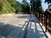 　東引中正路（南山頭）增設人行步道及部分欄杆，提升人行環境設施及安全。（圖／文：陳其敏）