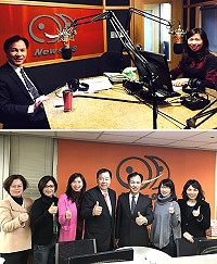 劉增應28日接受飛碟News98電台《全民On call:名醫時間》醫師粘曉菁(上圖右、下圖左3)訪問後,與議長張永江和電台工作人員合影及接受中廣訪問。(圖:連江縣政府提供)