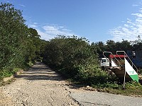 小塘岐衛生所預定地旁道路狹窄,政府今年爭取經費改善拓寬。(圖/文:陳鵬雄)