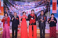 　張逸羚（山隴張德貴女兒）、施君儒（台東）昨天於神&#36787;居婚宴會館文定，現場氣氛熱絡、溫馨。（圖：張登傑）