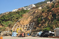 　復興村邊坡防護工程開始動工，預計3月底完成。（圖／文：馮紹夫）