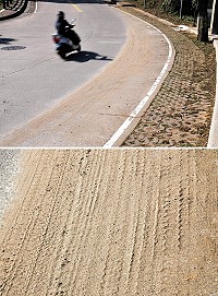 近日常發生砂石車運輸土石原料及砂石成品過程中,有車斗未緊密覆蓋、急速的呼嘯而過,致有砂石掉落或塵土飛揚之情形;環資局表示,於接獲民眾反映道路上有廢棄物砂石或污泥掉落後,均立即派員前往清理並依法告發。(圖/文:曹重偉)