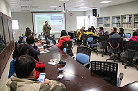 　大坵島梅花鹿生態旅遊產業座談會昨天舉行，產發處與大坵島梅花鹿生態旅遊相關業者、解說導覽員等進行意見交流，收集相關建議。（圖／文：吳嘉榮）