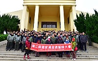 　東引鄉106年國家清潔週啟動，軍民在鄉公所前集合誓師。（圖／文：陳其敏） 