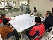 　連江縣地政局正式成立，局長曹爾元、秘書楊遠鵬每天上午都會親自召開協調會議，以加快審查案件辦理速度，趕在10月1日之前完成總登記業務。（圖／文：曹重偉）