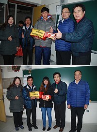學測第1天,教育處長陳冠人代表縣長劉增應代為轉送餐盒、家長會長林德建及家長會總幹事蘇惠玲贈送考生暖暖包,為考生加油打氣。(圖/文:楊凱棻)