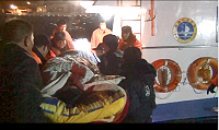 馬祖海巡隊深夜救護再一樁,20日晚間協助北竿骨折長者後送至縣立醫院治療。(圖:馬祖海巡隊)