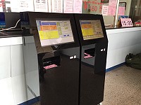 工務處港埠建設計畫旅客資訊系統測試中,未來直接替旅客電子化資料建檔。(圖:陳鵬雄)