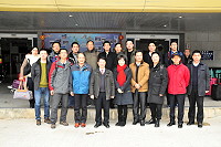 　兩馬交流盛事隆重登場！福州「兩馬同春鬧元宵聯歡交流團」由福州市馬尾區副區長伍南騰率領下，一行77人8日上午翩然抵馬，秘書長張龍德、文化處長吳曉雲等都專程到碼頭迎接，展現馬祖的熱情。（圖／文：曹重偉）