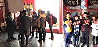 馬祖擺暝文化祭-橋仔境「神與人的鍊節」宗教體驗,求發財金、解籤詩、求子嗣,滿滿活動吸引民眾熱情體驗。(圖:民眾提供)
