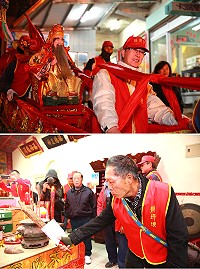東莒熾坪境9日十三暝全島擴大遶境遊行,陳火金執行「站堂」儀式,神明金身出巡,鞭炮、鑼鼓聲響遍全島,熱鬧程度不遜於春節。(圖/文:曹以鋒、宋幸儒)
