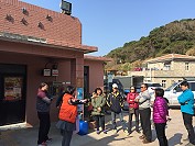 　解決橋仔廣場停車問題，公所邀相關業者現勘討論。（圖／文：陳鵬雄）