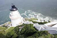 展現燈塔之美,航港局出版《臺灣燈塔風情》專輯,封面是馬祖東引燈塔。(圖:航港局提供)