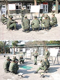 上圖:唐副參謀長提醒接訓幹部課程注意事項。下圖:接訓幹部試講T91步槍諸元介紹。(圖/文:謝佳熹)