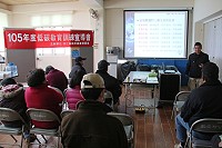 　低碳教育訓練宣導會18日在仁愛村多功能活動中心舉行，教導大家節能減碳的方法。（圖／文：吳嘉榮）