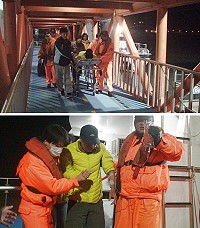 海巡很忙!26日當天除了原定勤務,晚間6時及7時許,馬祖海巡隊分別接獲西莒和北竿衛生所通報,各有1名病患急需轉診至南竿就醫,都在海巡弟兄熱心服務下,順利完成任務。(圖:馬祖海巡隊)