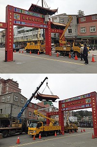 山隴境白馬尊王廟進行介壽廣場元宵牌樓、燈飾拆卸工作,也象徵今年春節的年節活動正式劃下句點;主委陳書建全程在場督軍,特別調來吊車協助拆除。(圖/文:曹重偉)