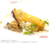 馬祖黑褐殼淡菜登上北市知名大飯店牛排館套餐前菜之一,搭配炸扁葉巴西里,味道有層次。(圖:蘋果日報)