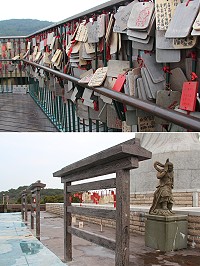 交旅局於媽祖巨神像周圍建置8座祈願亭,供遊人表達真摯情意,祈求幸福且方便懸掛祈願木牌。(圖/文:吳嘉榮)