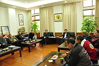 　北竿娛樂漁船業者昨日再赴府會陳情，建請縣府明確訂定交通船、娛樂船規範，並讓海上娛樂事業恢復市場自由競爭機制。（圖／文：馮紹夫）