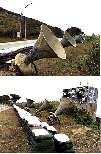 　北竿硬地超級馬拉松號角響起，芹山播音站大喇叭重出江湖做為情境佈置之用。（圖／文：陳鵬雄）