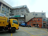 　東引鄉公所推動鄉容景觀改善計畫，持續針對廣場、路口等地方進行外牆修護與美化。（圖／文：陳其敏）