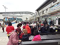 去年遊量創新高,馬祖3月中旬後遊團開始增溫,圖為18日週末假日福澳碼頭穿梭各島遊客。(圖:本報編輯部)