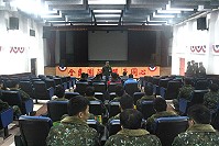 副主任驗收啦啦隊表演。(圖/文:陳紀彰)