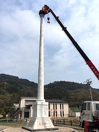 　一柱擎天  一馬當先。（圖與文：陳鵬雄）