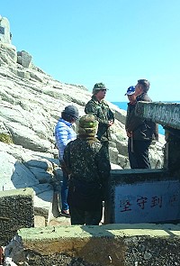 爭取東引一線天坑道開放參觀,立法委員陳雪生國會辦公室邀集指揮部、鄉公所、鄉代會、遊客中心進行協調與會勘。(圖:東引鄉公所)