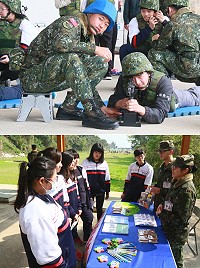 馬祖防區靶場助教指導學生射擊要領暨馬防部招募小組實施人才招募解說。(圖:特約記者吳誌益)