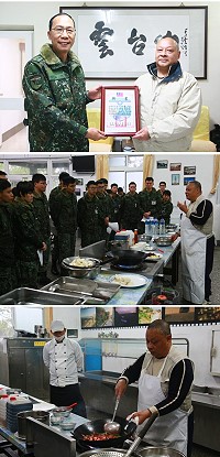 (上圖)指揮官頒發何海平師傅聘書。(中圖)何師傅傳授食勤兵廚藝經驗。(下圖)何師傅料理「紅糟肉片」。(圖/文:吳誌益)