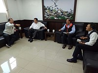 大陸快艇不斷越界到馬祖海域捕撈,議長張永江、產業發展處長劉德全昨日前往馬祖海巡隊商討對策。(圖:馬祖海巡隊)