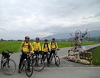 體育會自由車委員會今年第1戰約騎花東海岸山脈五條通完成達標。(圖:連江縣體育會自由車委員會)