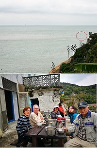 津沙澳口11日出現成群海豚蹦跳浮出海面,從津沙出發至馬港再繞行回來,場面相當壯觀。(圖:邱吉勇)