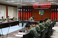 主任余少將主持馬戰營整備管制會議。(圖/文:吳誌益)