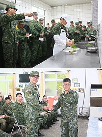 上圖:示範人員示範切菜流程。下圖:副參謀長頒發加菜金。(圖/文:鄭凱仁)