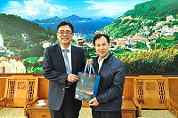 　內政部移民署連江行政中心召集人王驥榮調，昨日特別前往縣府向劉增應辭行。（圖／文：馮紹夫）