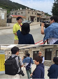 北竿在地導遊王元嵩接受台灣媒體專訪,為北竿西區新景點串連大力行銷。(圖/文:陳鵬雄)