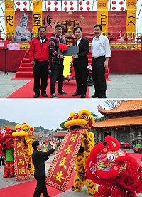 廟方大典結束後舉辦表演活動暨「聖杯王」頒獎典禮,6隻舞獅一起上陣、相當熱鬧;「聖杯王」陳彥錡再次風光上台接受歡呼,從縣長劉增應、議長張永江手中接下機車大獎。(圖/文:曹重偉)