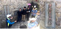 　芹壁石屋牆上的精神標語中的三點水的「後」字，國文老師陳高志說應屬書法藝術上的表現，不能算是錯字。（圖／文：陳鵬雄）
