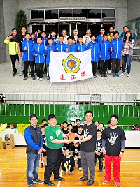 少年籃球馬祖聯隊25日出征,縣長劉增應、議長張永江、縣府秘書長張龍德等人都專程前往加油及致贈程儀,鄉長陳振國日前也專程前往訓練場地關心,勉勵小選手們打出好成績。(圖/文:曹重偉)