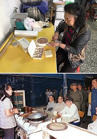 上圖:福澳陳福妹在30多年後製作餛飩重現,完全純手工。下圖:民國74年6月13日蔣經國總統與參謀總長郝柏村(左1)、行政院副院長林洋港(左2)、國安會秘書長汪道淵(右1)在福澳福香小吃店品嘗餛飩。(圖:吳嘉榮、檔案資料圖)