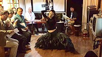 馬祖春藝54特報帶來新詩朗誦、樂器演奏結合舞蹈的跨域演出,唐翎老師柔軟靈活的肢體動作充滿力道與美感,讓每首新詩都充滿了生命力。(圖/文:曹重偉)