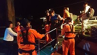 北竿遊客血壓異常導致不適,馬祖海巡協助連夜後送南竿。(圖:馬祖海巡隊)