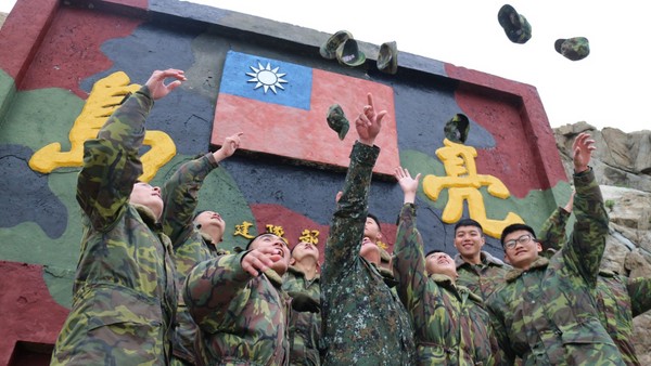 馬祖防衛部2月底接訓第51梯役男150員有11位轉服志願役,成為國軍的生力軍。(圖/馬祖防衛部提供)