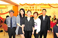 　一年一度護師節，連江縣衛生福利局及縣立醫院特別為勞苦功高的護理師們舉辦慶祝餐會，由副縣長王忠銘表揚今年度優良護理人員馮曉潔、績優資深護理師林芝香、優良資深護理師劉燕萍。（圖／文：曹重偉）