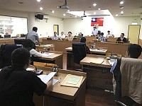 　南竿鄉代會第10屆第5次定期大會12日開議，由鄉長陳振國進行施政報告。（圖／文：吳嘉榮）