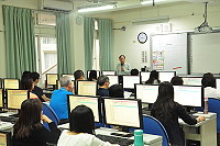 　連江縣政府昨日舉辦PowerPoint（PPT）進階教育班，縣府員工為簡報製作能力充電。（圖／文：馮紹夫）