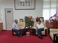 　全國最北的氣象站－東引氣象站預訂6月6日舉辦揭幕儀式，馬祖氣象站新主任李明昌特至縣議會邀請議長參加此儀式，獲得張永江的首肯。（圖／文：曹重偉）